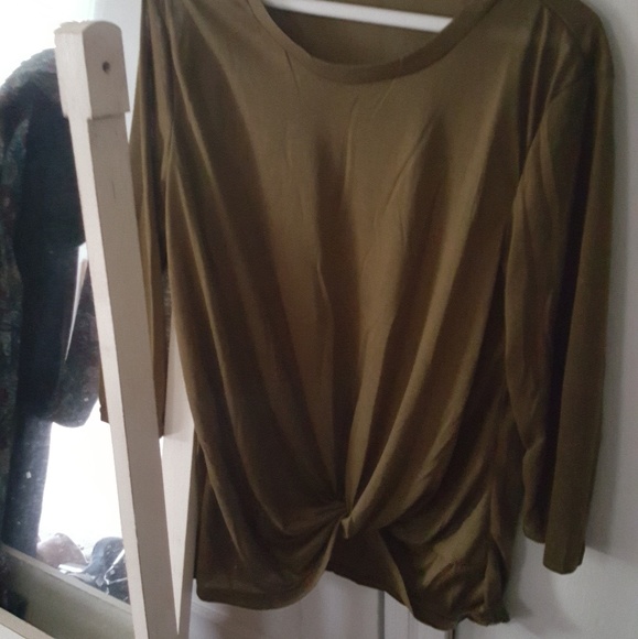 Green tied up top - Picture 2 of 3